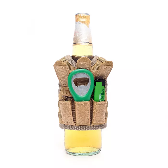 Mini Tactical Schutzweste mit Fronttaschen für Bierflasche / Weinflasche / Thermosflasche - Sand